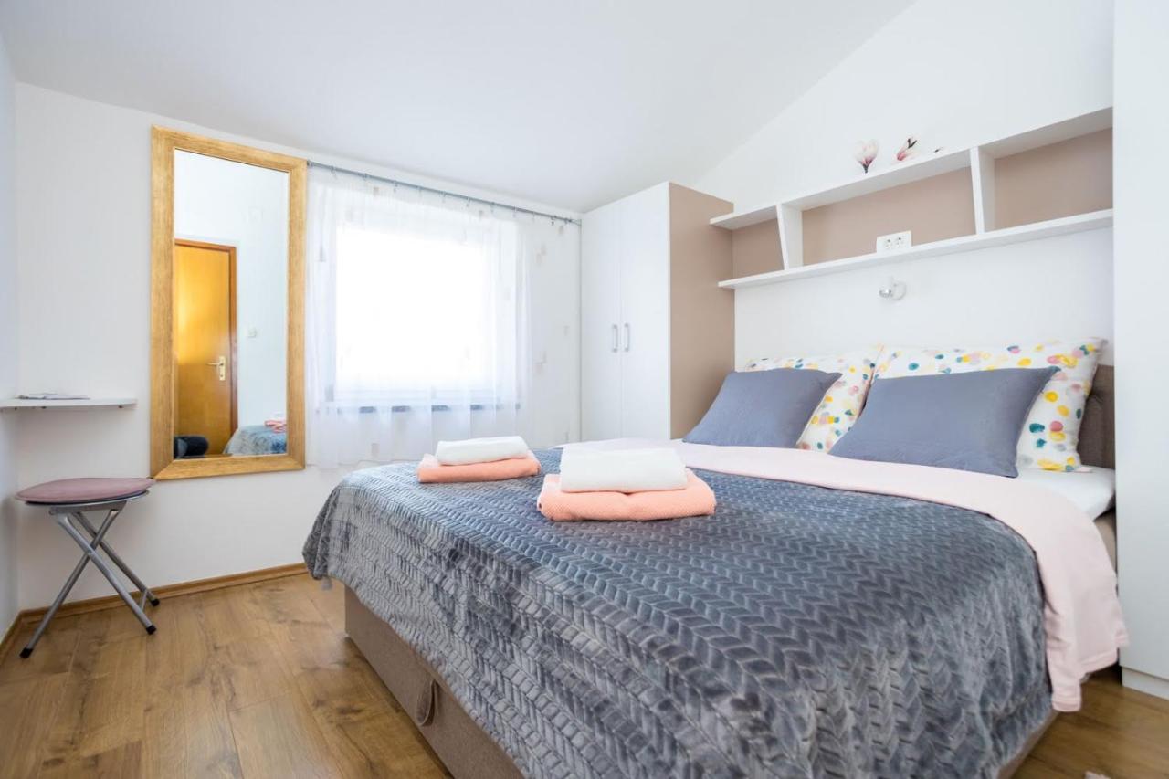 Apartman Luni Sa Bazenom - Malinska, Sveti Anton Sveti Anton  Exterior photo