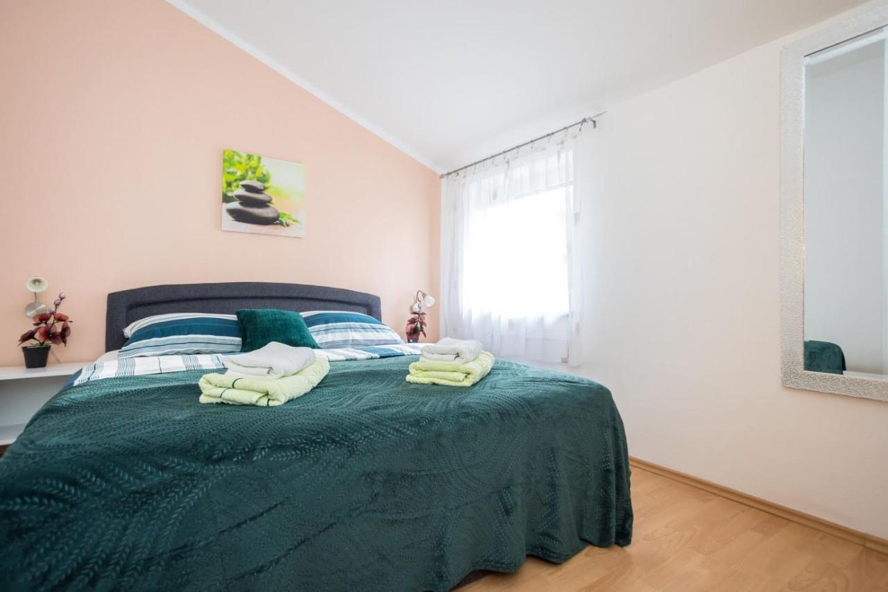 Apartman Luni Sa Bazenom - Malinska, Sveti Anton Sveti Anton  Exterior photo