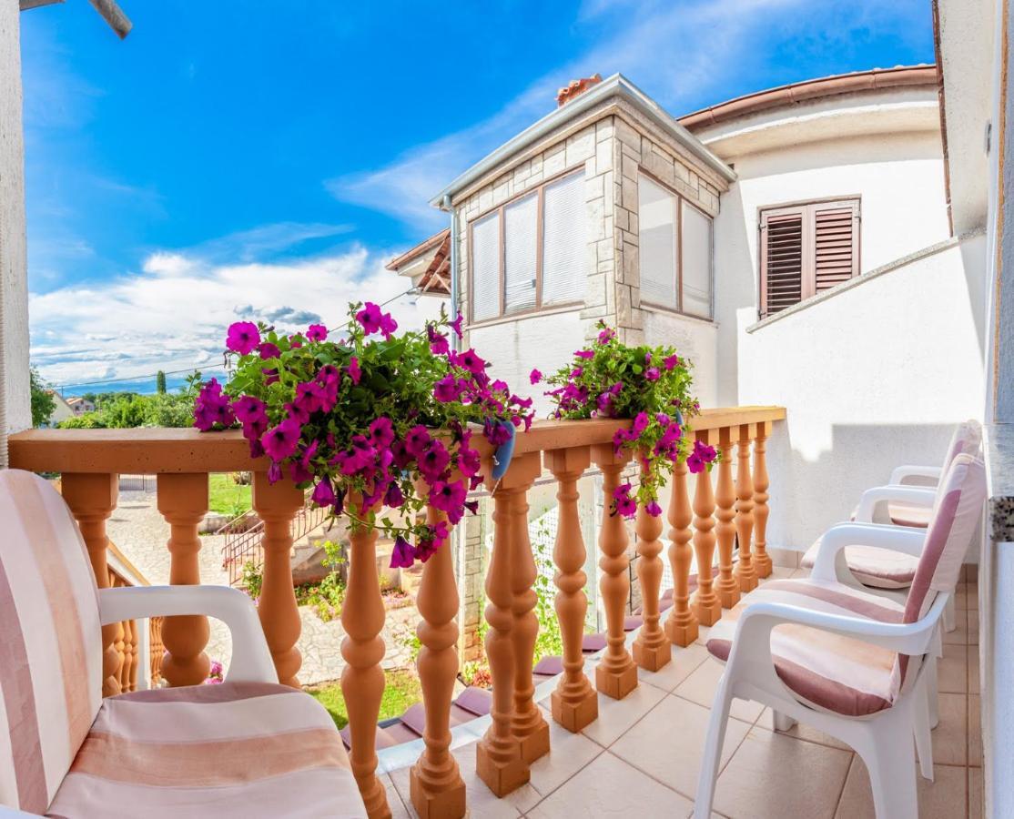Apartman Luni Sa Bazenom - Malinska, Sveti Anton Sveti Anton  Exterior photo